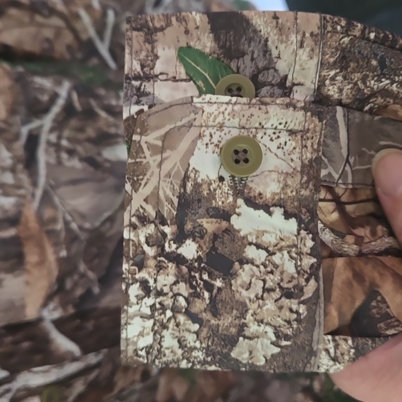 Realtree Fishing camouflage long sleeve shirt - Picture 2 of 10